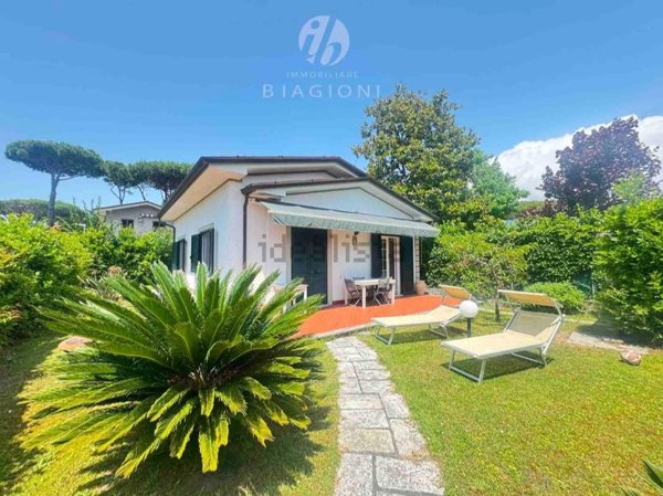 casa indipendente in vendita a Forte dei Marmi in zona Vittoria Apuana