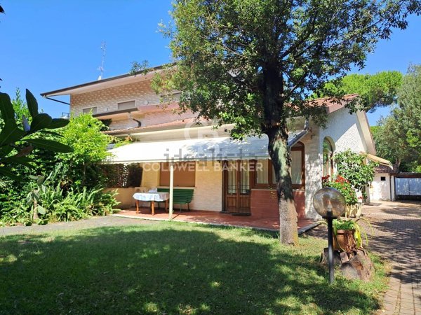 casa indipendente in vendita a Forte dei Marmi in zona Vittoria Apuana