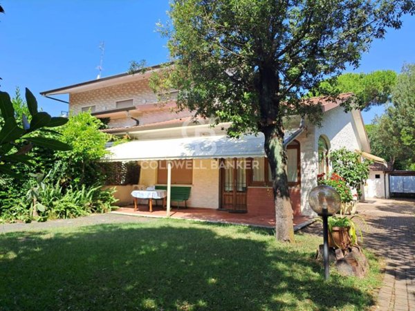 casa indipendente in vendita a Forte dei Marmi in zona Vittoria Apuana