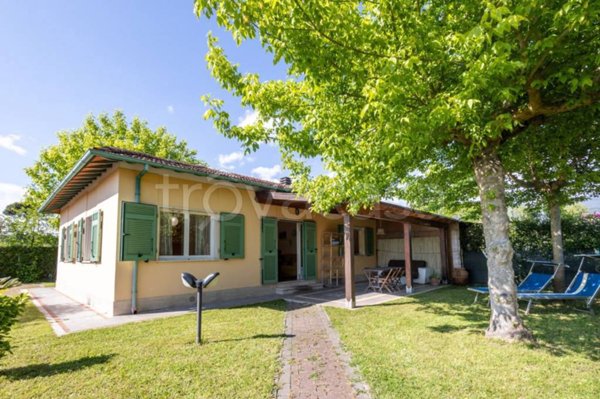 casa indipendente in vendita a Forte dei Marmi in zona Vittoria Apuana