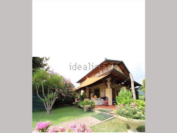 casa indipendente in vendita a Forte dei Marmi in zona Vittoria Apuana