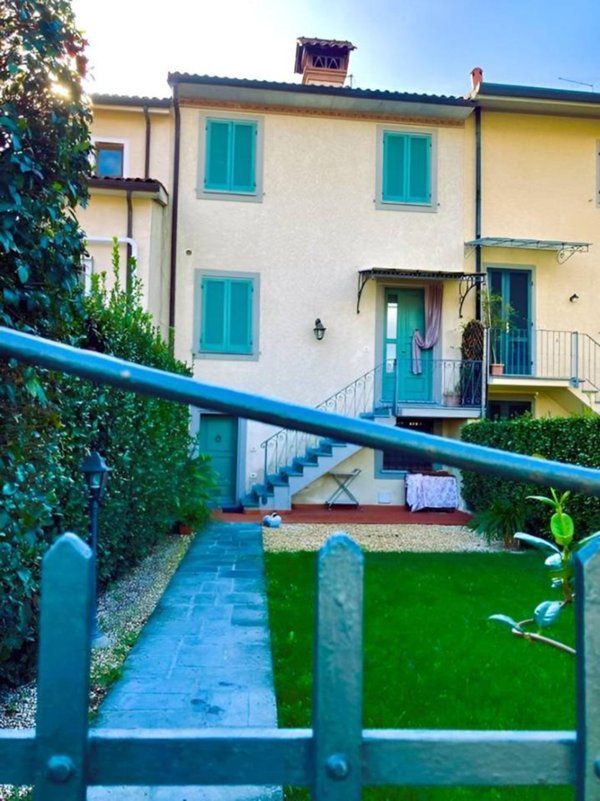 casa indipendente in vendita a Forte dei Marmi
