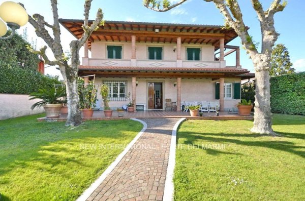 casa indipendente in vendita a Forte dei Marmi