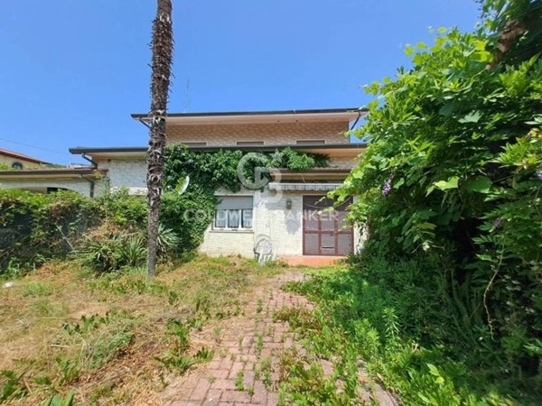 casa indipendente in vendita a Forte dei Marmi in zona Vittoria Apuana