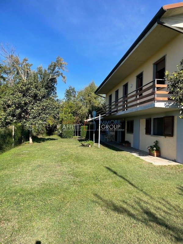 casa indipendente in vendita a Forte dei Marmi in zona Vittoria Apuana