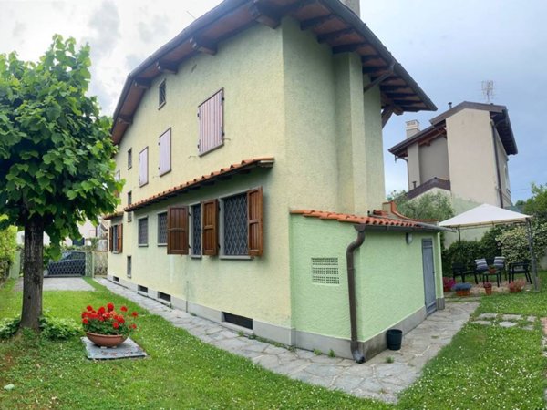 casa indipendente in vendita a Forte dei Marmi