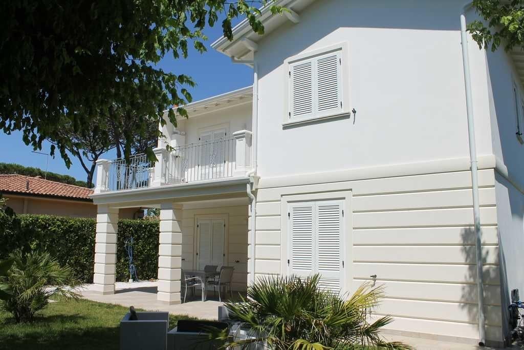 casa indipendente in vendita a Forte dei Marmi in zona Vittoria Apuana