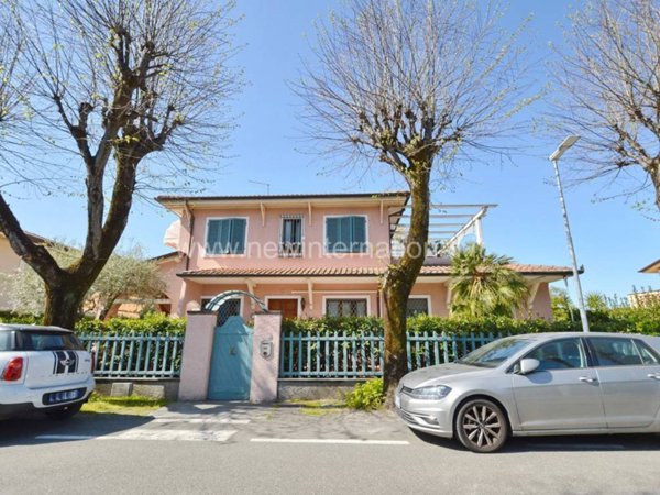 casa indipendente in vendita a Forte dei Marmi