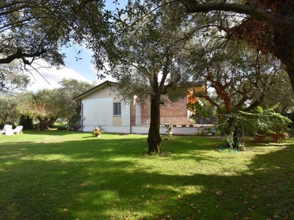 casa indipendente in vendita a Forte dei Marmi in zona Vaiana