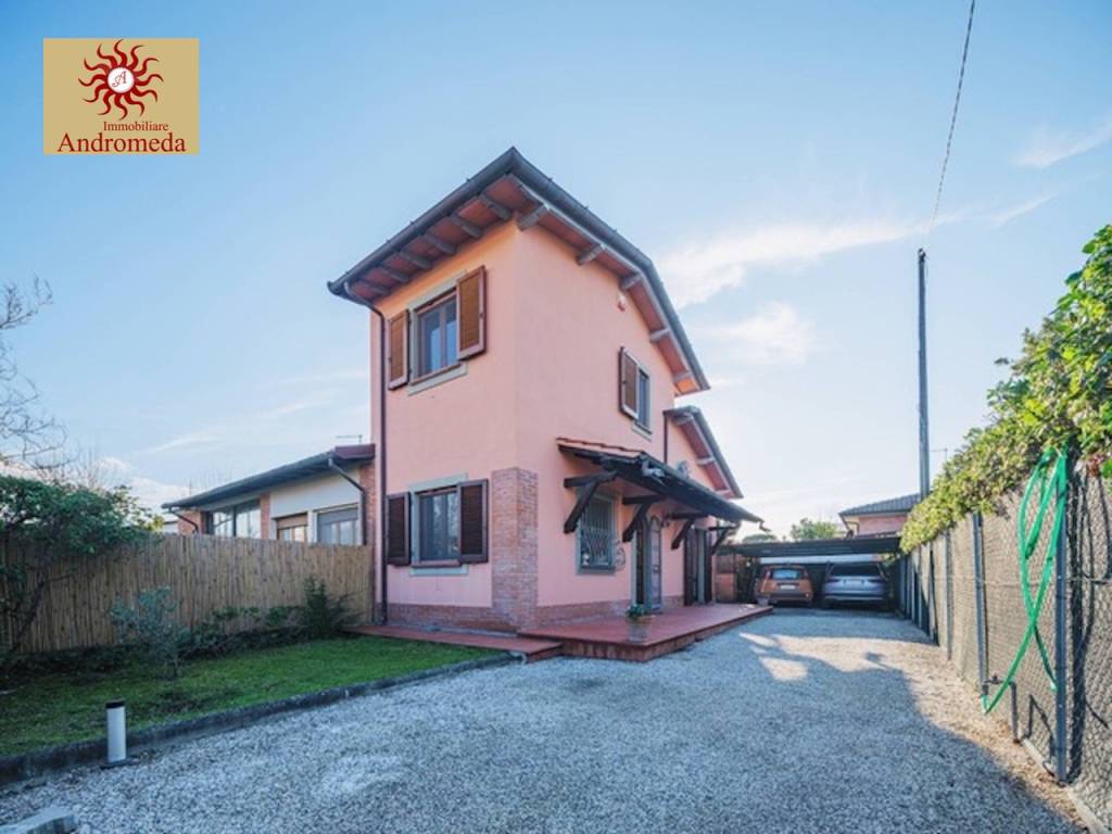 casa indipendente in vendita a Forte dei Marmi