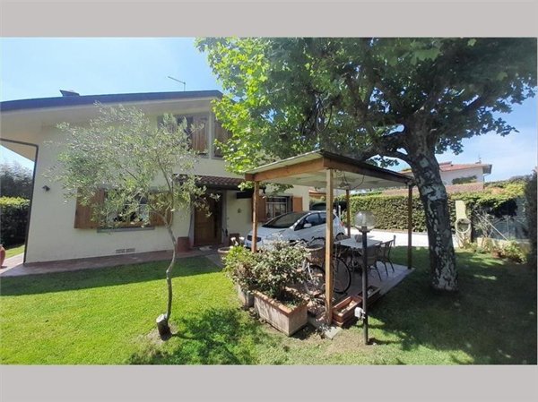 casa indipendente in vendita a Forte dei Marmi