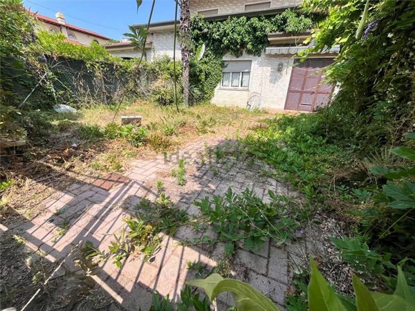 casa indipendente in vendita a Forte dei Marmi in zona Vittoria Apuana