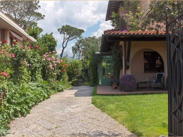 casa indipendente in vendita a Forte dei Marmi