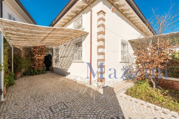 casa indipendente in vendita a Forte dei Marmi