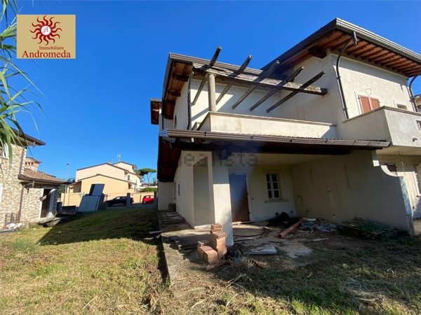 casa indipendente in vendita a Forte dei Marmi