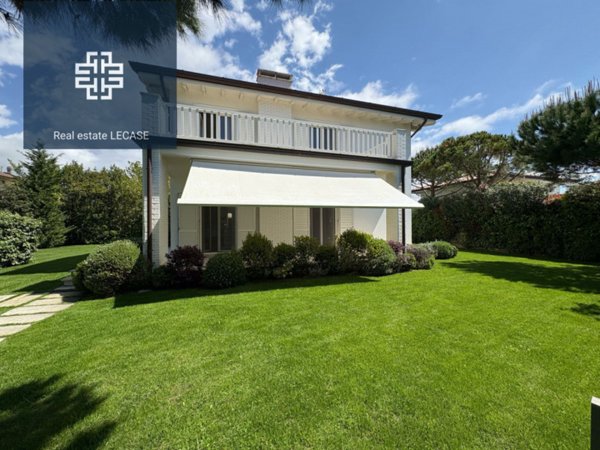 casa indipendente in vendita a Forte dei Marmi in zona Vittoria Apuana