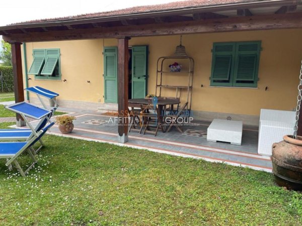 casa indipendente in vendita a Forte dei Marmi in zona Vittoria Apuana