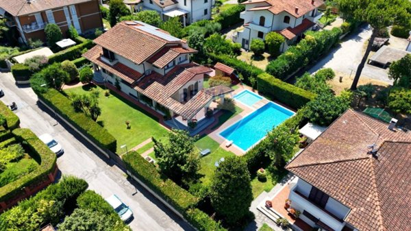 casa indipendente in vendita a Forte dei Marmi