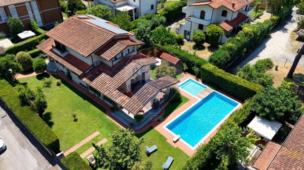 casa indipendente in vendita a Forte dei Marmi