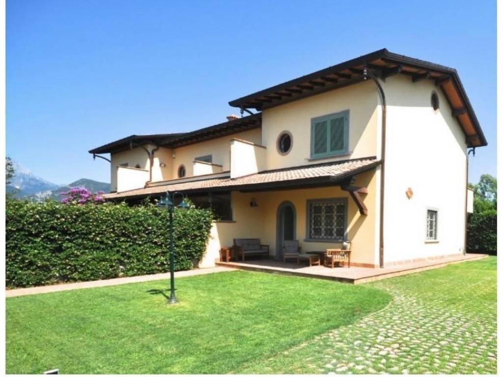casa indipendente in vendita a Forte dei Marmi