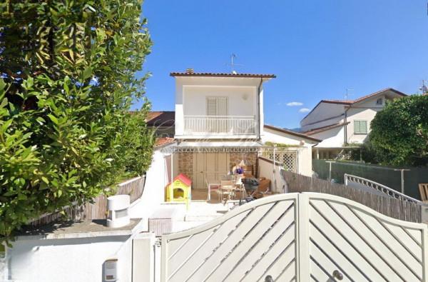 casa indipendente in vendita a Forte dei Marmi