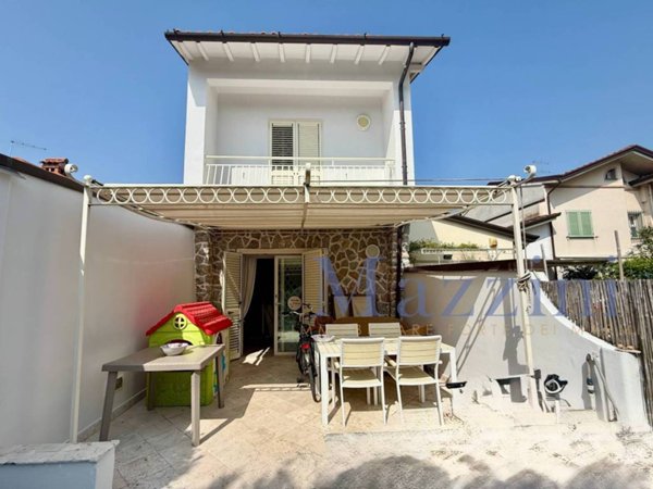 casa indipendente in vendita a Forte dei Marmi