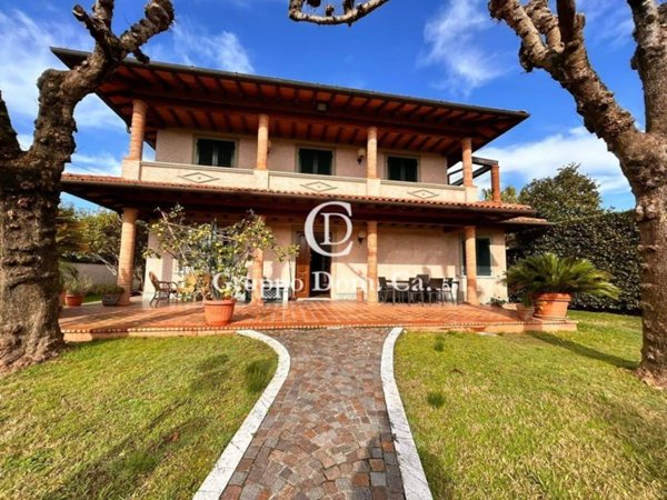 casa indipendente in vendita a Forte dei Marmi