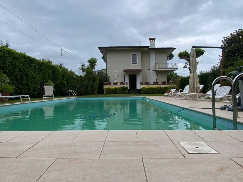 casa indipendente in vendita a Forte dei Marmi