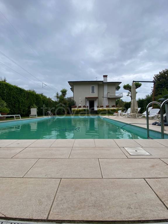 casa indipendente in vendita a Forte dei Marmi