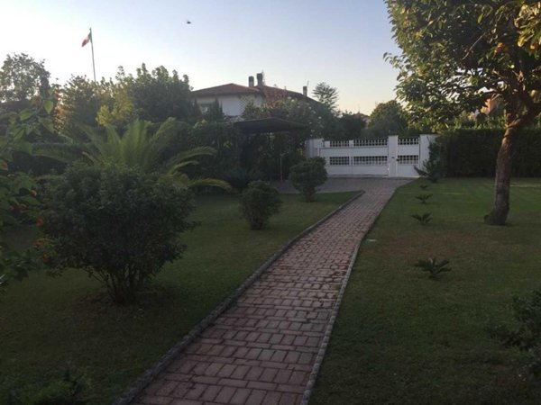 casa indipendente in vendita a Forte dei Marmi