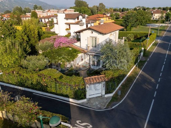 casa indipendente in vendita a Forte dei Marmi