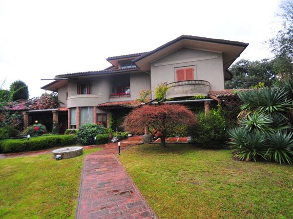 casa indipendente in vendita a Forte dei Marmi