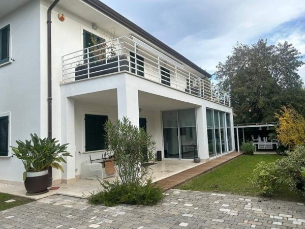 casa indipendente in vendita a Forte dei Marmi