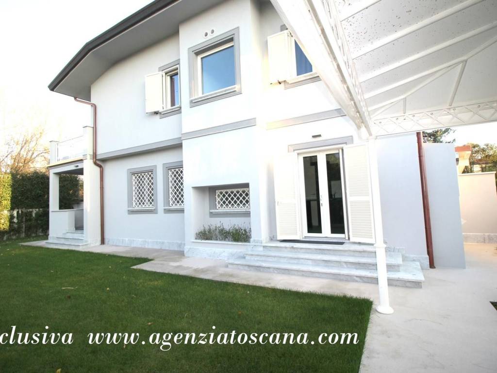 casa indipendente in vendita a Forte dei Marmi