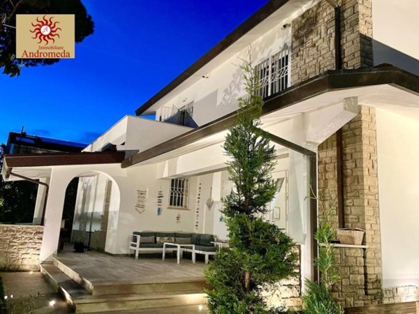 casa indipendente in vendita a Forte dei Marmi