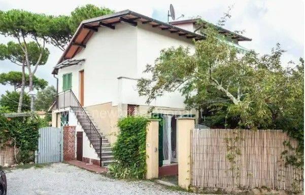 appartamento in vendita a Forte dei Marmi in zona Vittoria Apuana