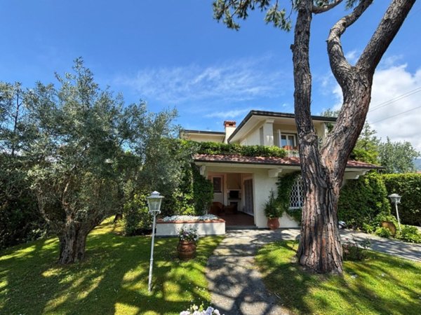 casa indipendente in vendita a Forte dei Marmi