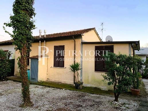 casa semindipendente in vendita a Forte dei Marmi