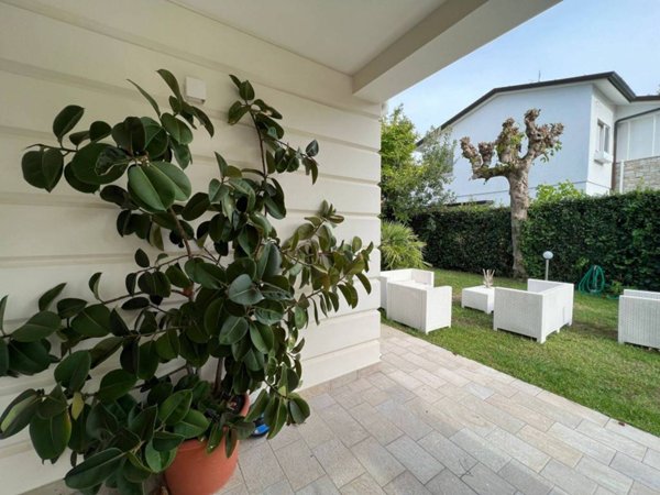 casa indipendente in vendita a Forte dei Marmi
