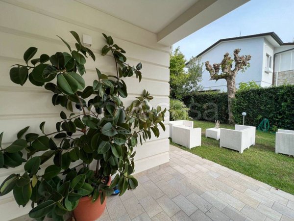 casa indipendente in vendita a Forte dei Marmi