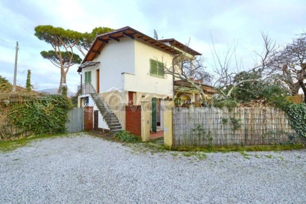 appartamento in vendita a Forte dei Marmi in zona Vittoria Apuana