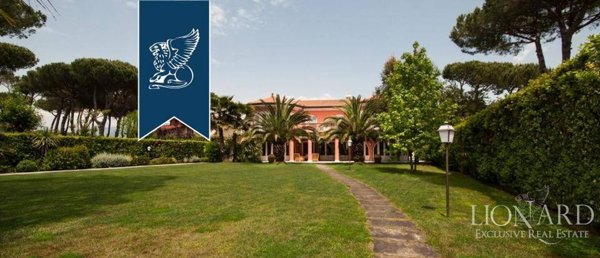 casa indipendente in vendita a Forte dei Marmi in zona Roma Imperiale