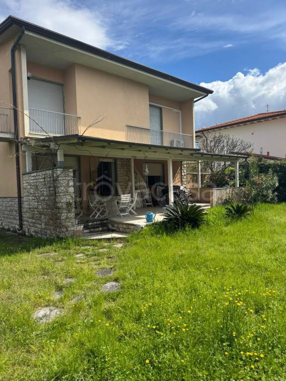 casa indipendente in vendita a Forte dei Marmi
