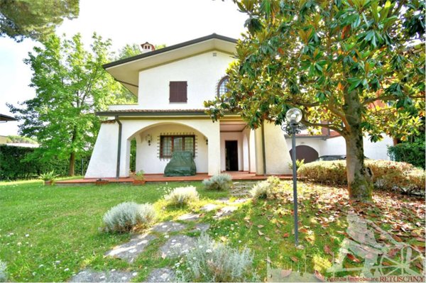 casa indipendente in vendita a Forte dei Marmi