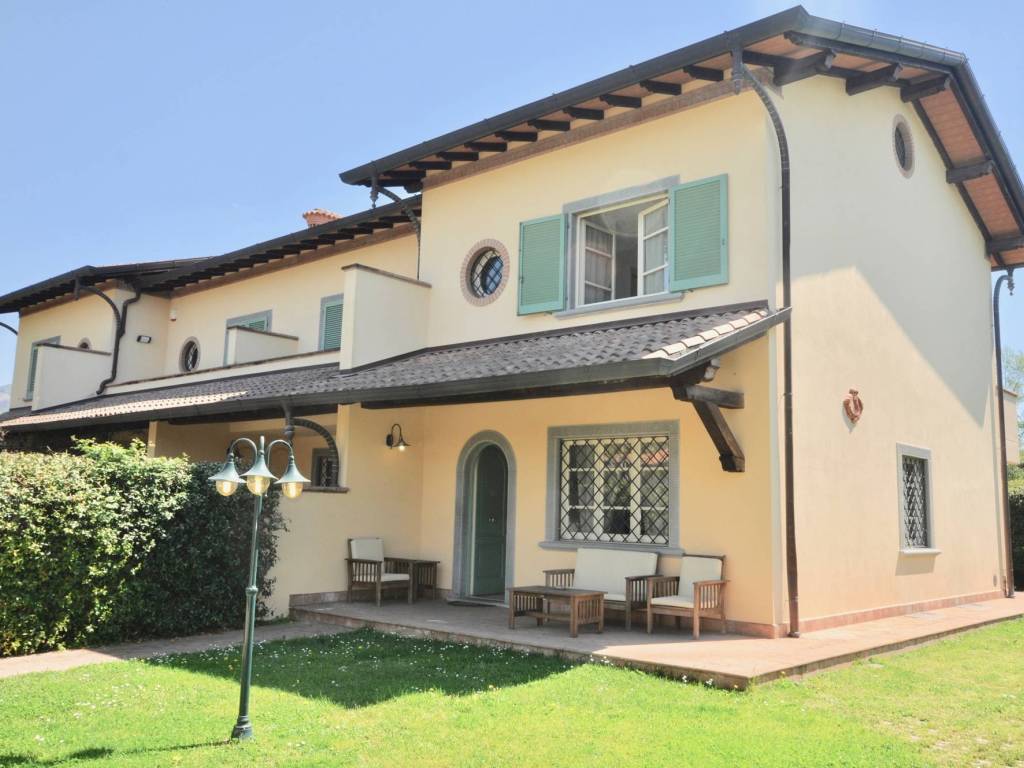 casa indipendente in vendita a Forte dei Marmi