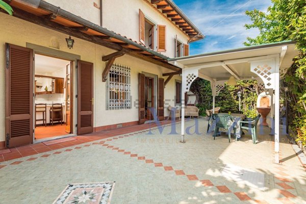 casa indipendente in vendita a Forte dei Marmi