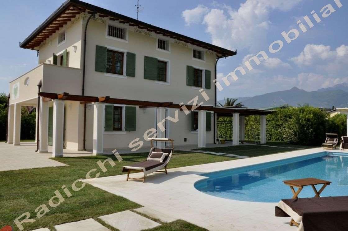 casa indipendente in vendita a Forte dei Marmi