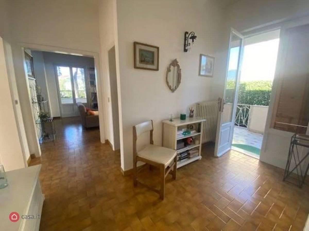 casa indipendente in vendita a Forte dei Marmi in zona Vaiana