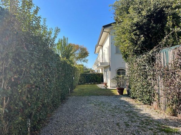 casa indipendente in vendita a Forte dei Marmi