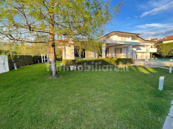 casa indipendente in vendita a Forte dei Marmi